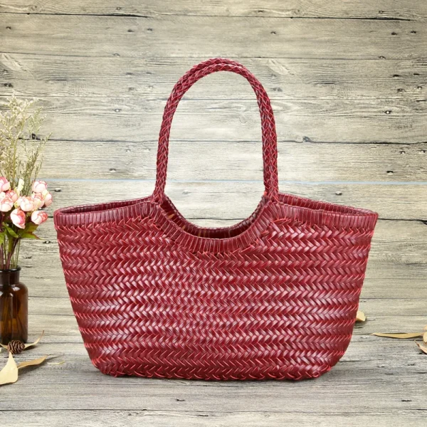 sac tissé en cuir rouge