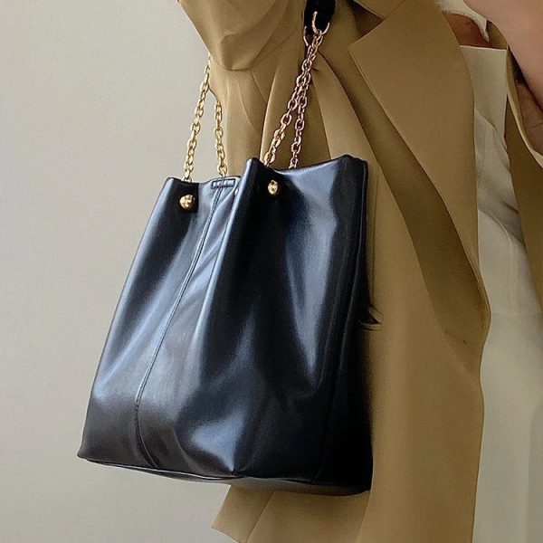 sac à main seau noir en cuir