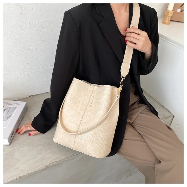 sac seau cuir blanc cassé